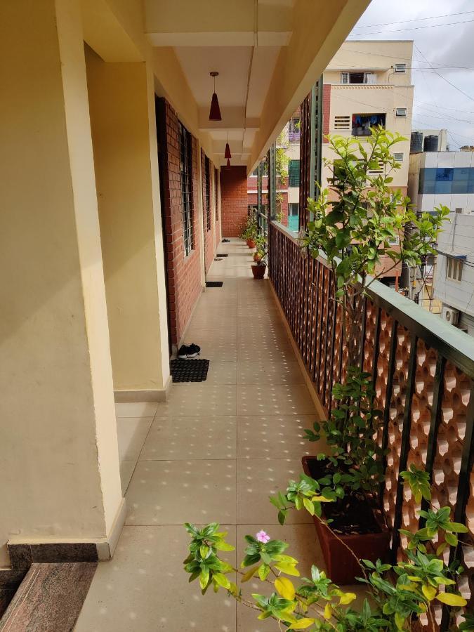 Hotel Fernandes Complex Bangalore Exterior foto