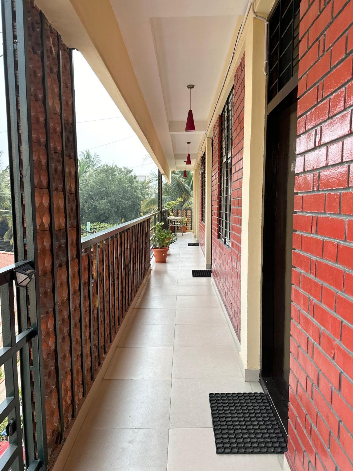 Hotel Fernandes Complex Bangalore Exterior foto